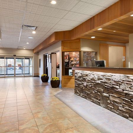 Border Inn & Suites Lloydminster Buitenkant foto