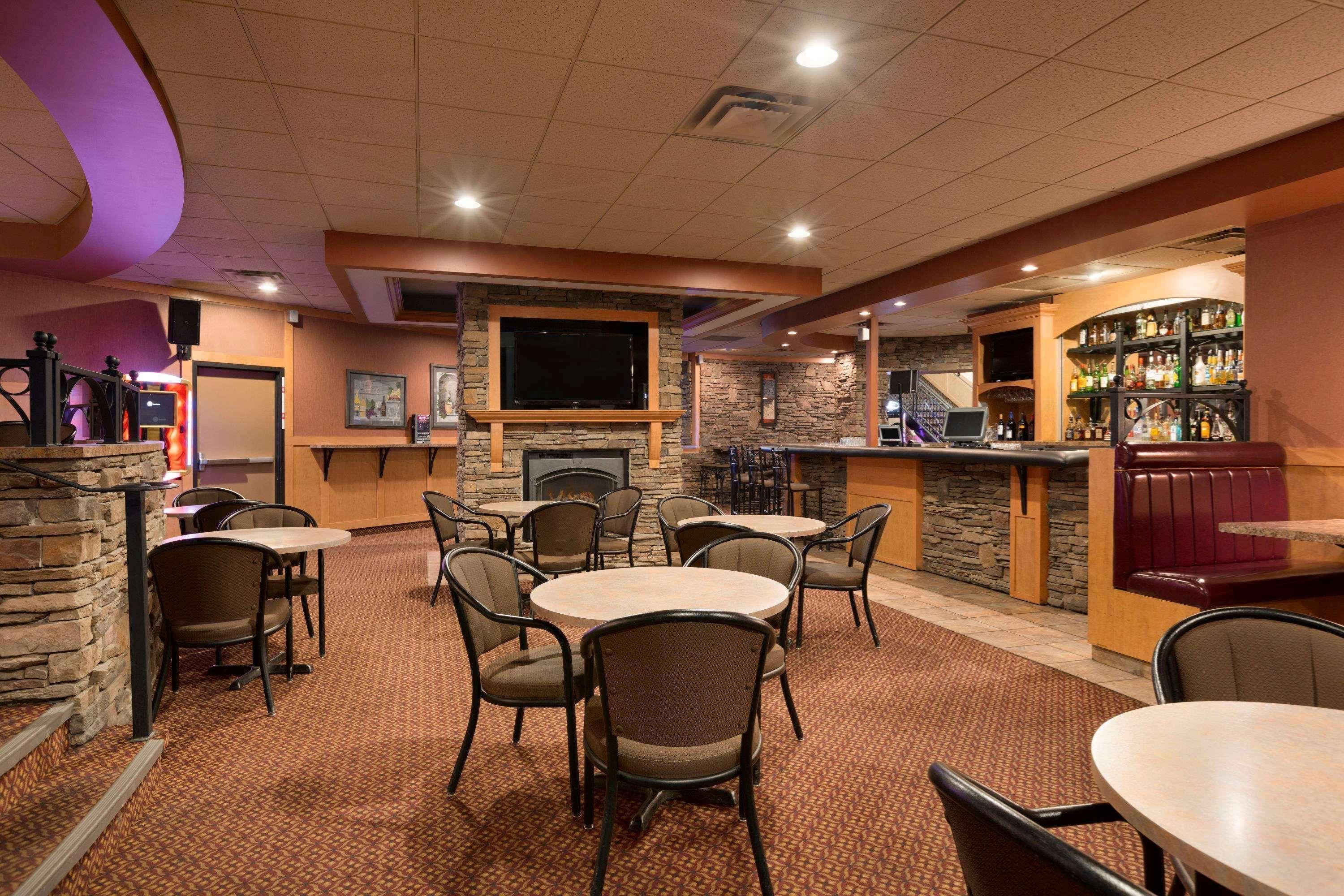 Border Inn & Suites Lloydminster Buitenkant foto