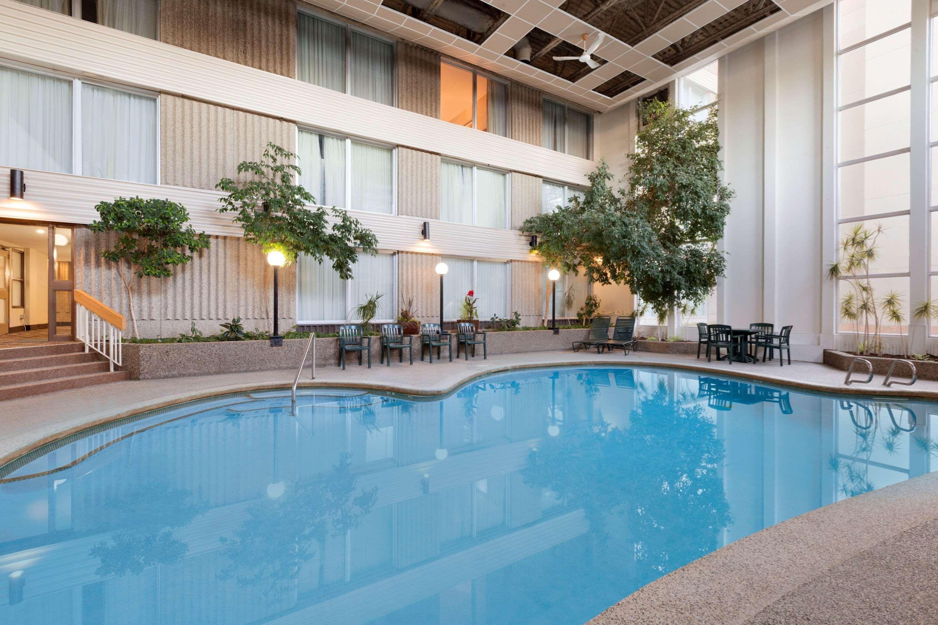 Border Inn & Suites Lloydminster Buitenkant foto